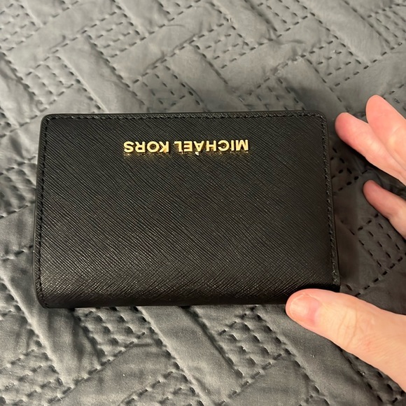 Black Michael Kor wallet. used but with no sighs of wear. excellent condition. - Picture 1 of 4